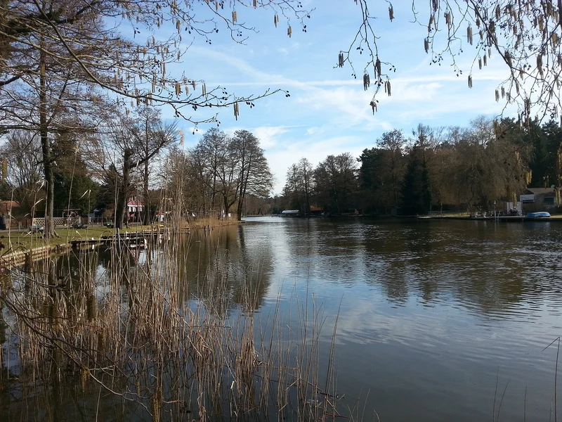 Die Dahme zwischen Dolgenbrodt und Friedrichsbauhof, stiller Flussabschnitt in Brandenburg
