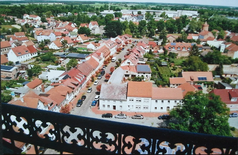 Blick über die Kleinstadt Mittenwalde in Brandenburg mit Feldern und Wäldern