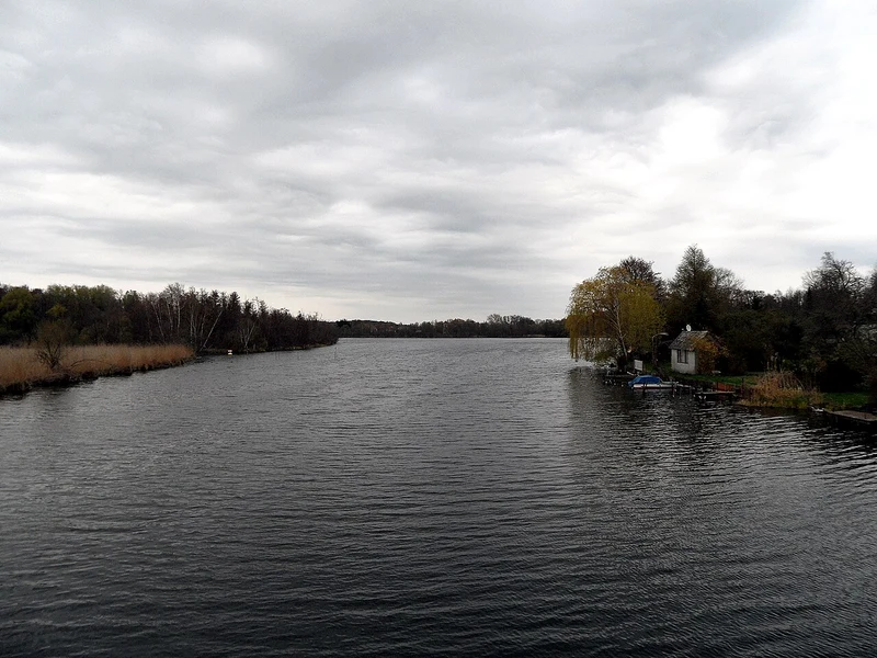 Blick auf die Wublitz flussaufwärts vom Wublitzsteg bei Golm