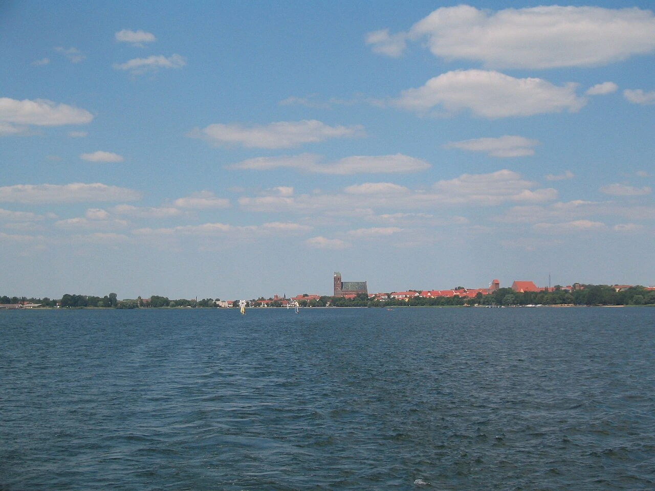 Unteruckersee bei Prenzlau, weite Seenlandschaft der Uckermark